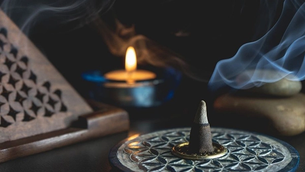 cach-dot-tram-huong-mieng-dung-cach-de-giu-tron-huong-thom