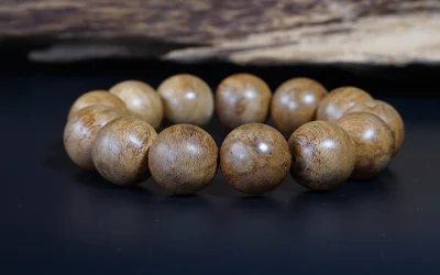 Giá vòng trầm hương: Những yếu tố ảnh hưởng và mức giá